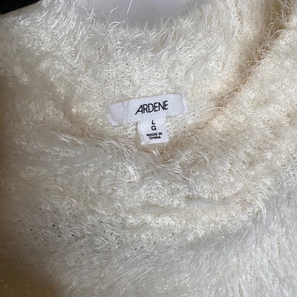 Fuzzy Cream Crop Tee - Picture 2 of 3